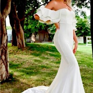 Stunning traditional wedding gown